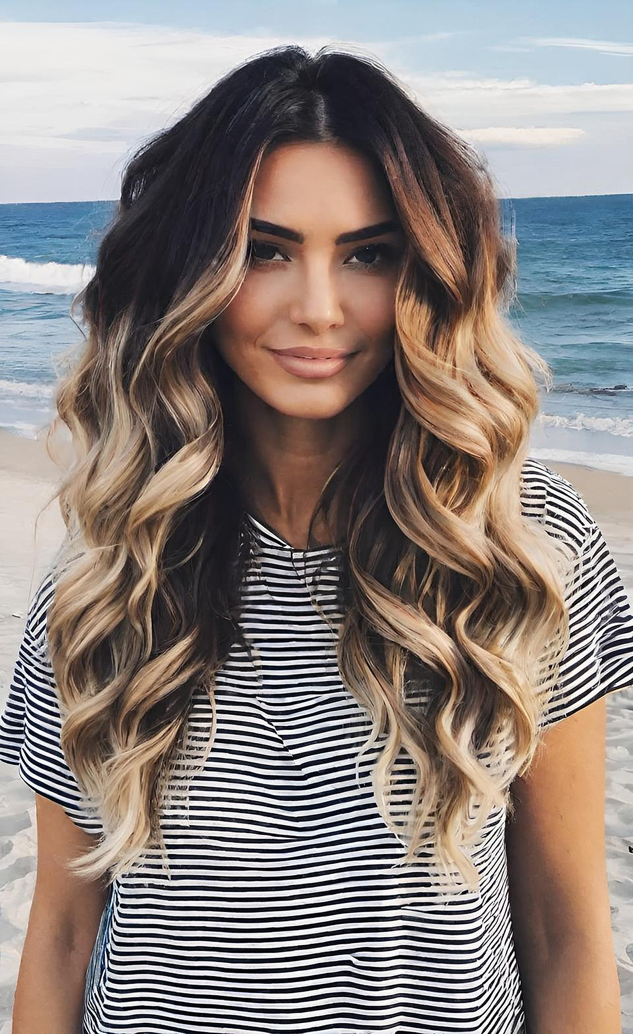 25  Effortless Beach Waves for Medium Hair ✨
